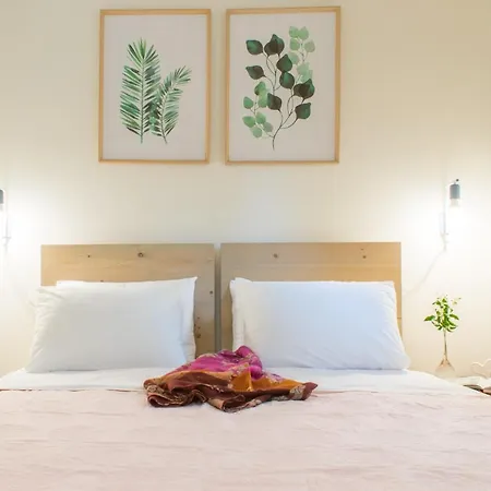 Blue Iris: Stylish Just 10 Minutes Walk From Old Town Chania *