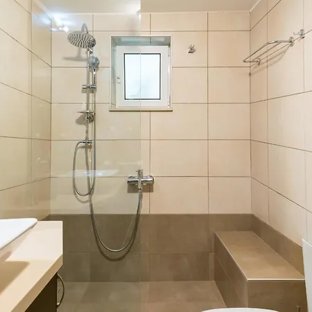 Blue Iris: Stylish Just 10 Minutes Walk From Old Town Chania Lejlighed *