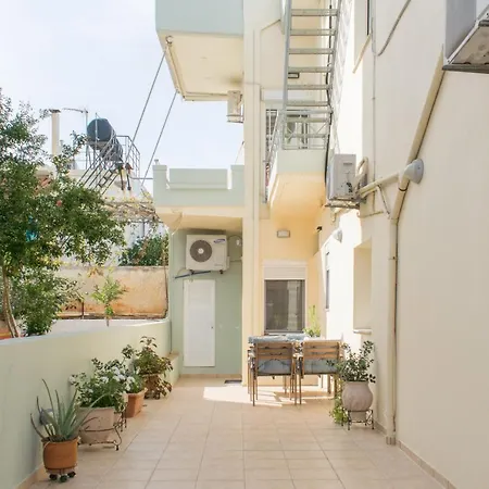 Apartman Blue Iris: Stylish Just 10 Minutes Walk From Old Town Chania