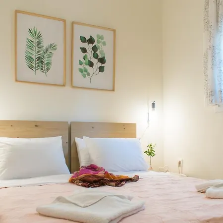 Blue Iris: Stylish Just 10 Minutes Walk From Old Town Chania Apartment