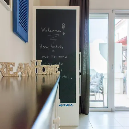 Blue Iris: Stylish Just 10 Minutes Walk From Old Town Chania *