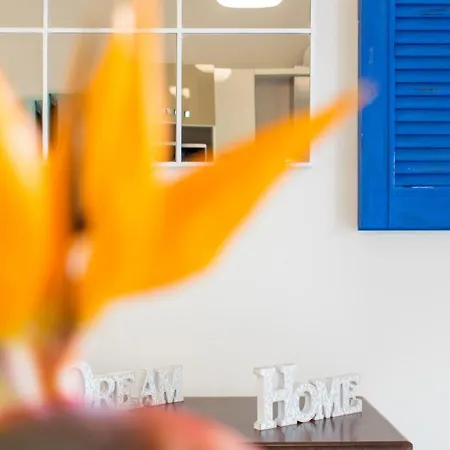 Blue Iris: Stylish Just 10 Minutes Walk From Old Town Chania Appartement