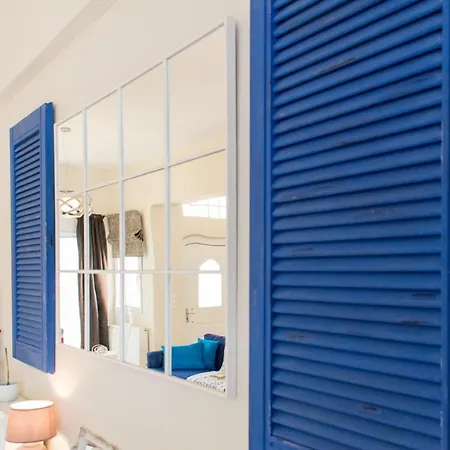 Blue Iris: Stylish Just 10 Minutes Walk From Old Town Chania *