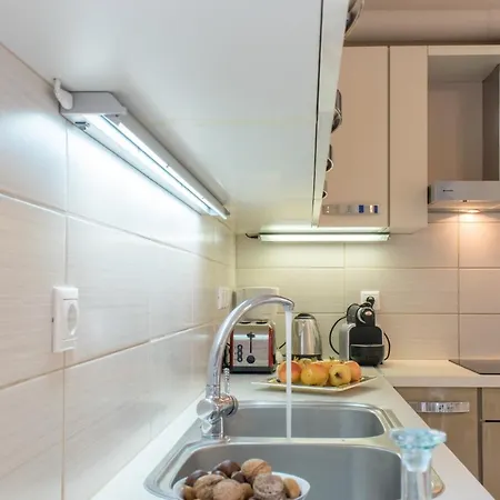 Apartman Blue Iris: Stylish Just 10 Minutes Walk From Old Town Chania Hriszí Aktí Haniá