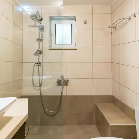 Blue Iris: Stylish Just 10 Minutes Walk From Old Town Chania Apartment