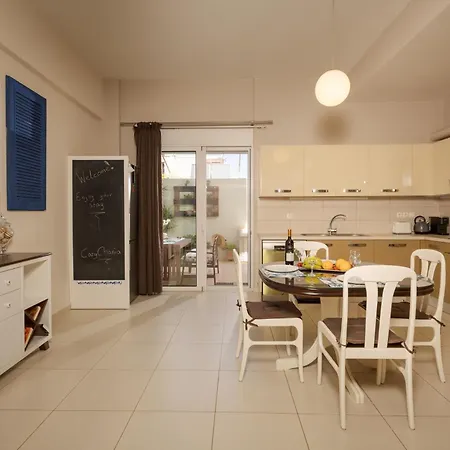 Apartment Blue Iris: Stylish Just 10 Minutes Walk From Old Town Chania