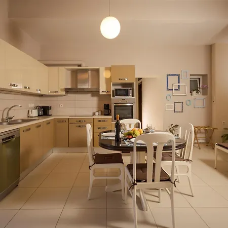 Blue Iris: Stylish Just 10 Minutes Walk From Old Town Chania Apartment *