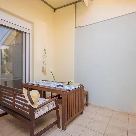 Blue Iris: Stylish Just 10 Minutes Walk From Old Town Chania Apartment