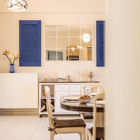 Apartment Blue Iris: Stylish Just 10 Minutes Walk From Old Town Chania *