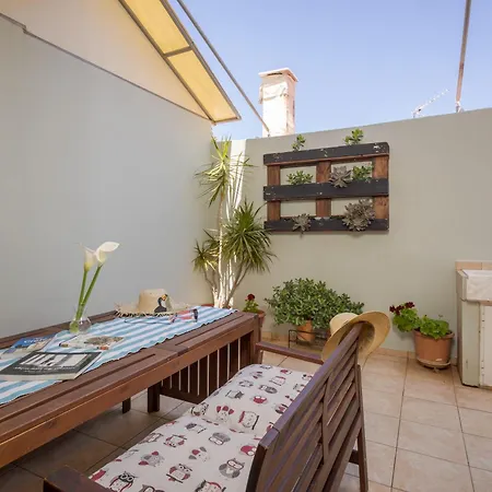 Apartment Blue Iris: Stylish Just 10 Minutes Walk From Old Town Chania