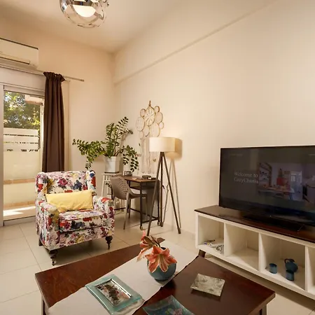 Blue Iris: Stylish Just 10 Minutes Walk From Old Town Chania Apartment *