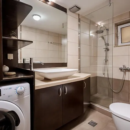 Blue Iris: Stylish Just 10 Minutes Walk From Old Town Chania Apartment