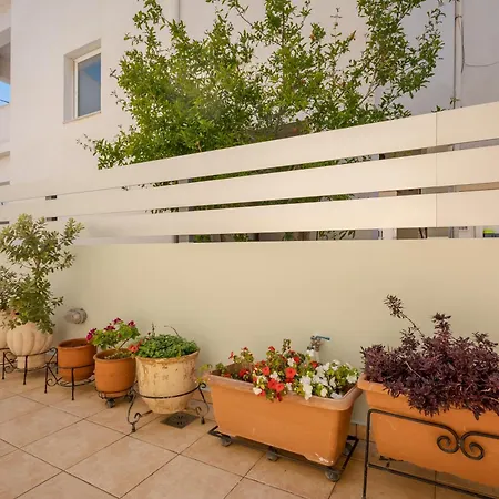 Apartment Blue Iris: Stylish Just 10 Minutes Walk From Old Town Chania *