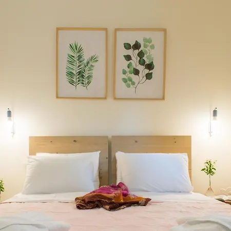 Apartment Blue Iris: Stylish Just 10 Minutes Walk From Old Town Chania *