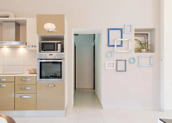 Blue Iris: Stylish Just 10 Minutes Walk From Old Town Chania Apartment Chania (Crete)