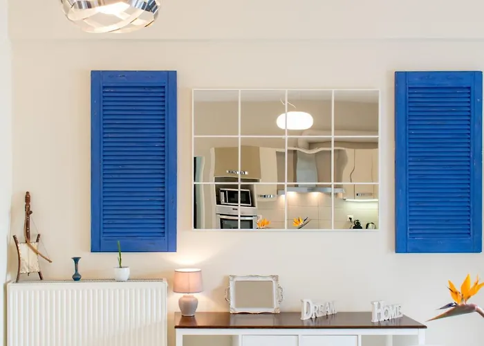 Apartment Blue Iris: Stylish Just 10 Minutes Walk From Old Town Chania *