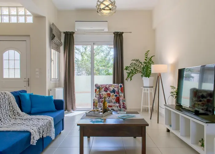 Blue Iris: Stylish Just 10 Minutes Walk From Old Town Chania *