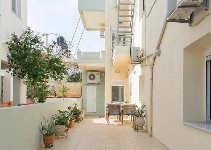 Apartment Blue Iris: Stylish Just 10 Minutes Walk From Old Town Chania