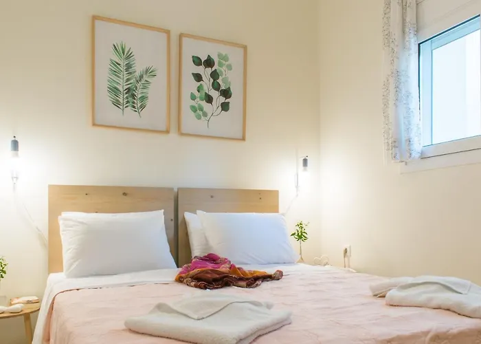 Blue Iris: Stylish Just 10 Minutes Walk From Old Town Chania Apartment