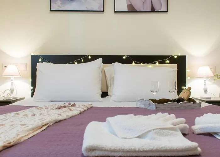 Apartment Blue Iris: Stylish Just 10 Minutes Walk From Old Town Chania *