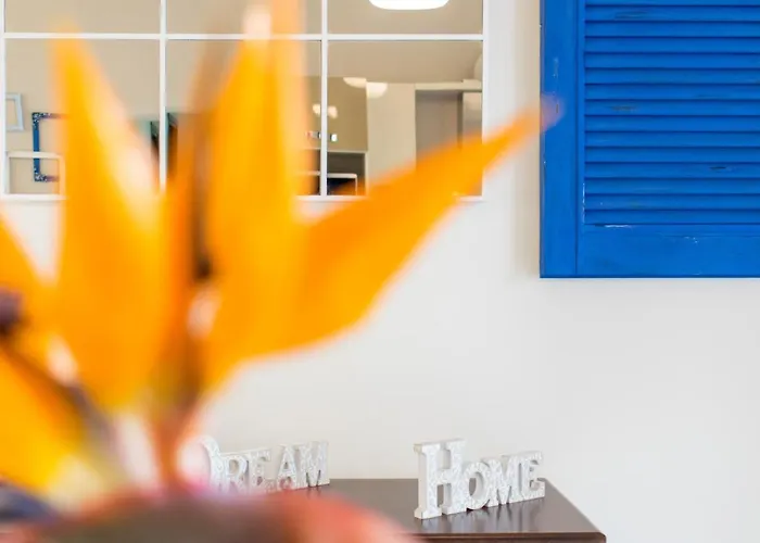 Blue Iris: Stylish Just 10 Minutes Walk From Old Town Chania Apartment