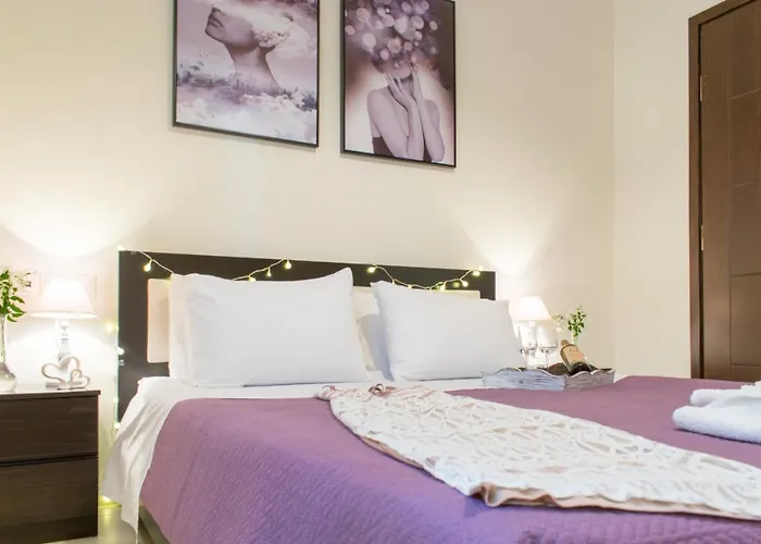 Apartment Blue Iris: Stylish Just 10 Minutes Walk From Old Town Chania