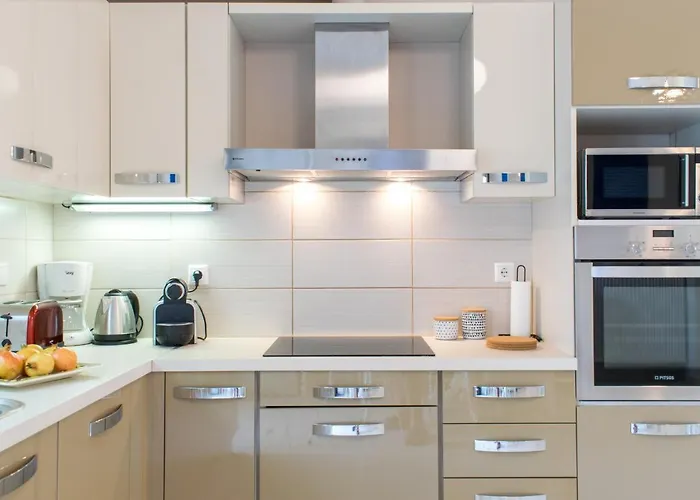 Blue Iris: Stylish Just 10 Minutes Walk From Old Town Chania Apartment