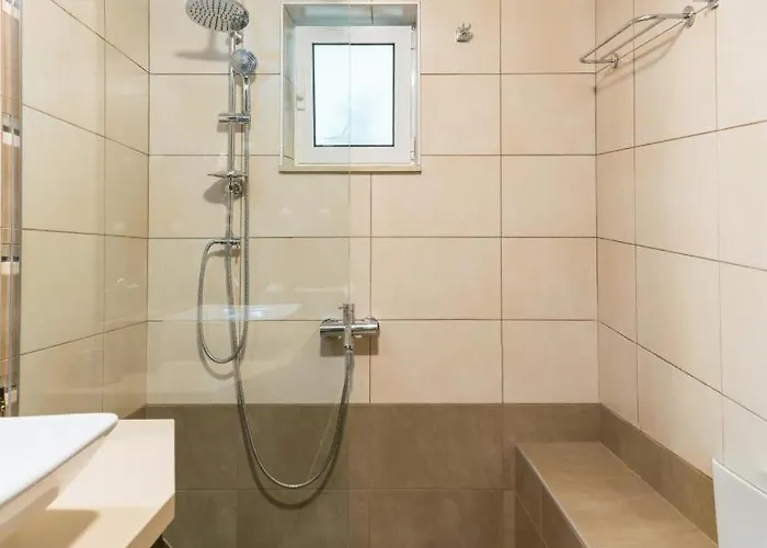 Blue Iris: Stylish Just 10 Minutes Walk From Old Town Chania Apartment