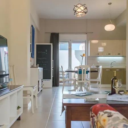 Blue Iris: Stylish Just 10 Minutes Walk From Old Town Chania